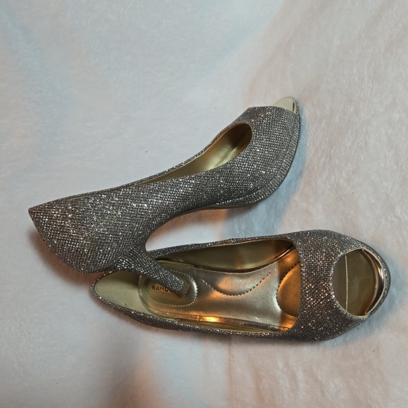 Bandolino Heels 6 1/2  NWOT - Picture 1 of 7
